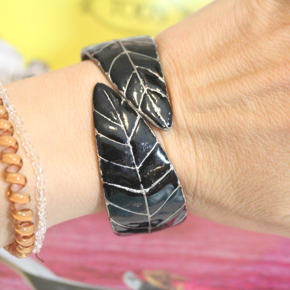 y2k Black Enamel Leaf Wrap Hinge Bracelet - Picture 2 of 6